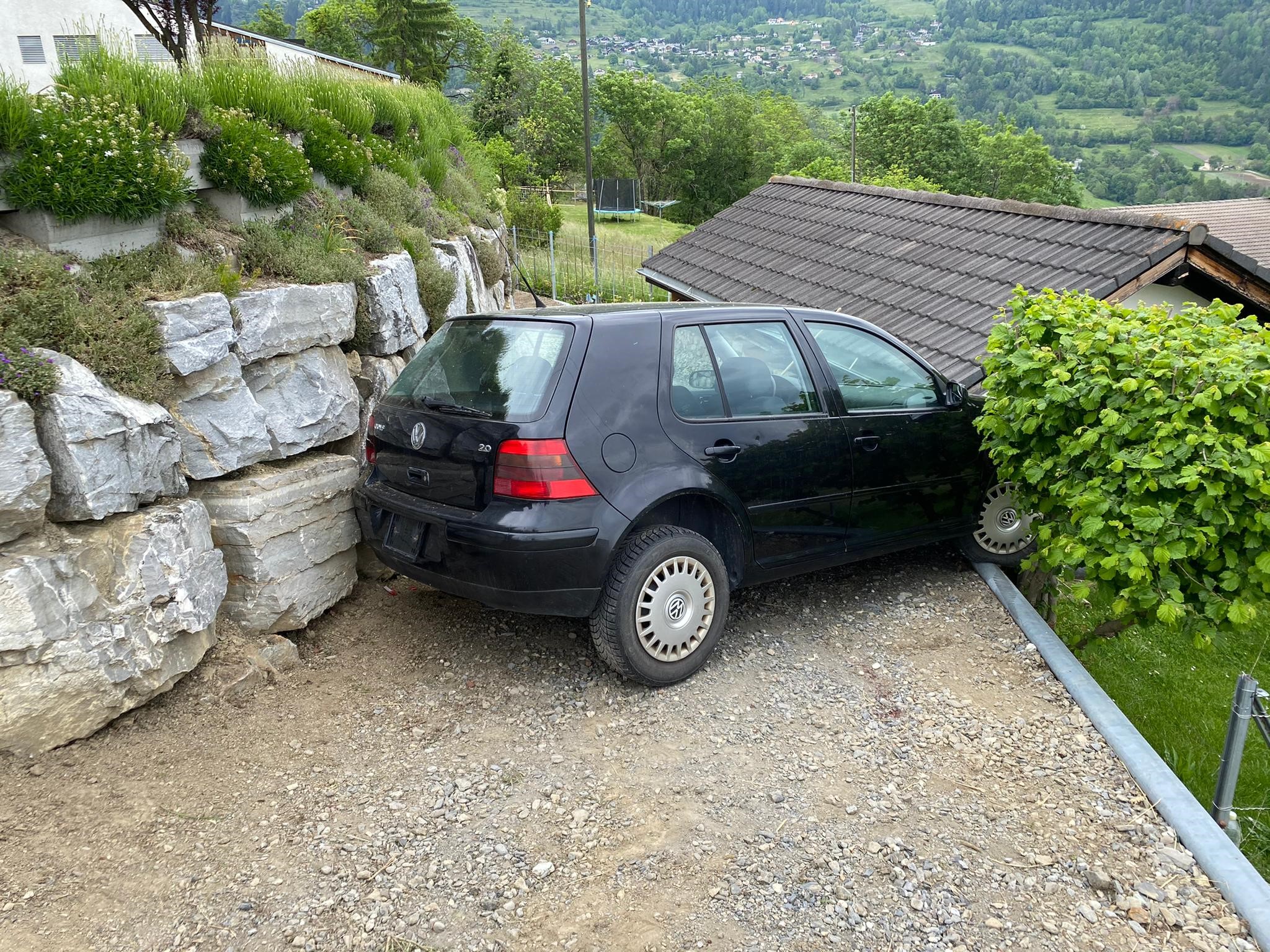 Un homme tué par une voiture qui s'est mise en mouvement toute seule à Ayent
